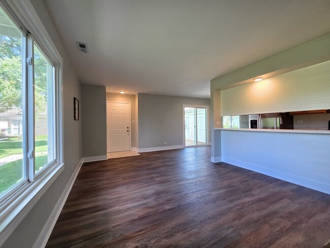Building Photo - 1672 Cornell Dr