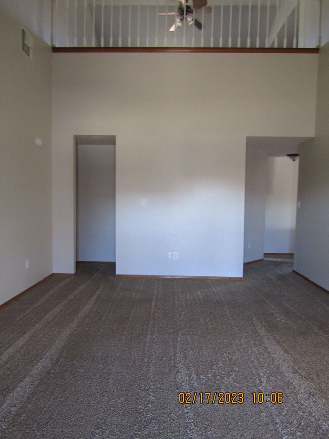 Building Photo - Crown Pointe Area!! PETS ARE NEGOTIABLE WI...