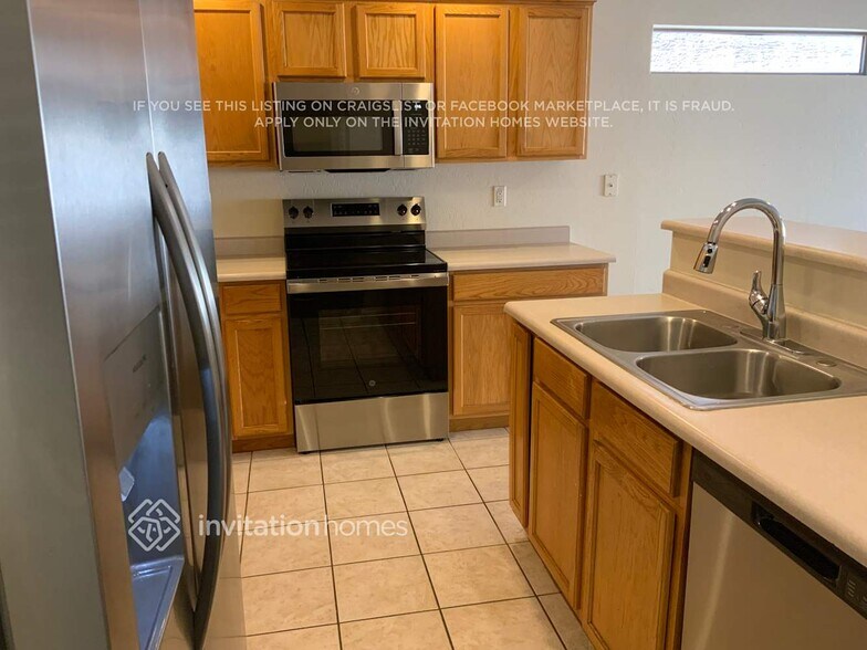 Building Photo - 6782 W Rowel Rd