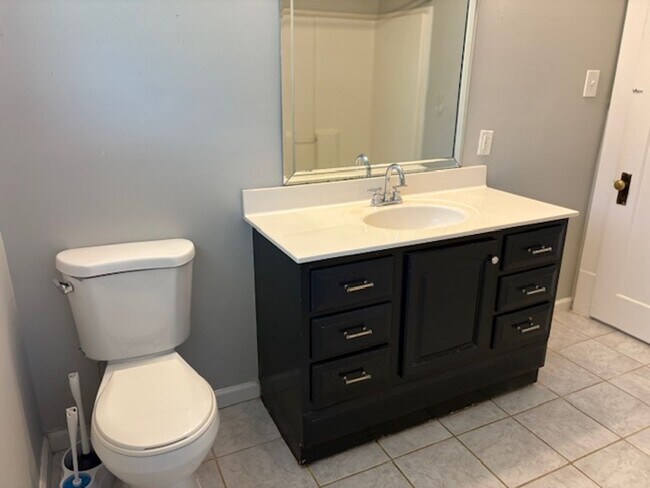 Building Photo - Historic Downtown Murfreesboro TN 3050 SF, 5BR/2BA for rent