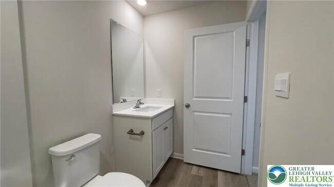 Building Photo - 1137 Martin Rd