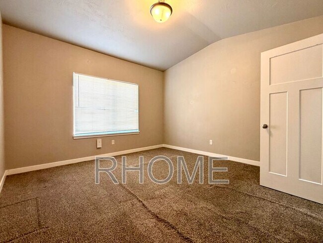 Building Photo - 3719 Lilac Heights Dr