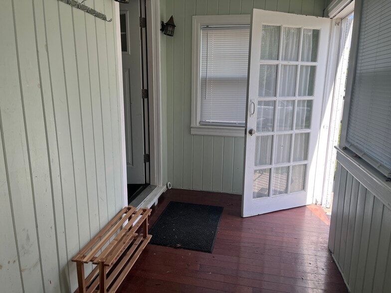Front Porch/Mud Room - 114 Morgan Ave