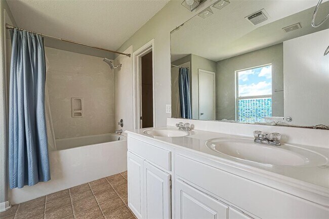 Building Photo - 18110 Shallow Leaf Ln