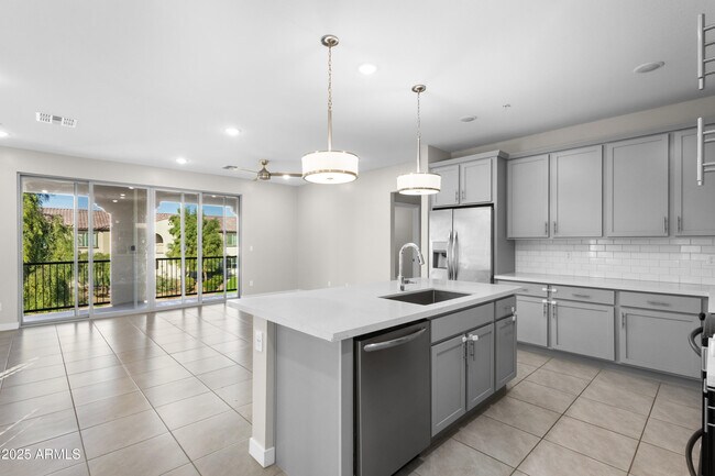 Building Photo - 155 N Lakeview Blvd