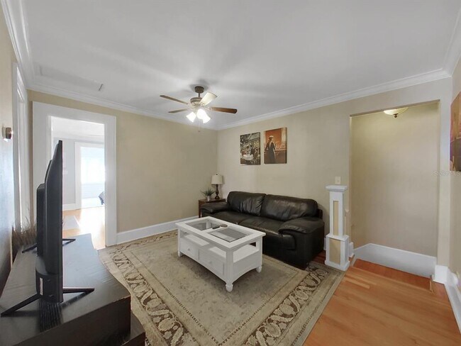 Building Photo - 614 8th St N