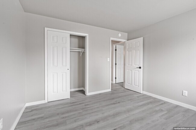 Building Photo - Elm Street Apartments