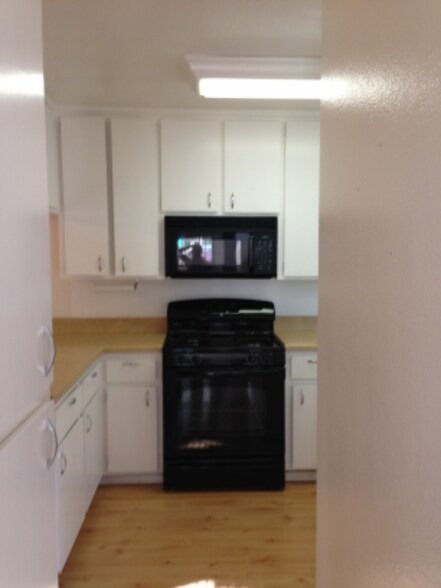 Building Photo - 2360 Euclid Ave