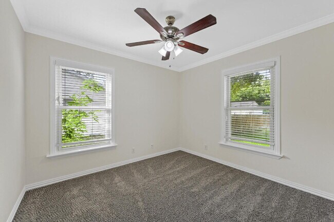 Building Photo - 1321 Casa Vale Dr