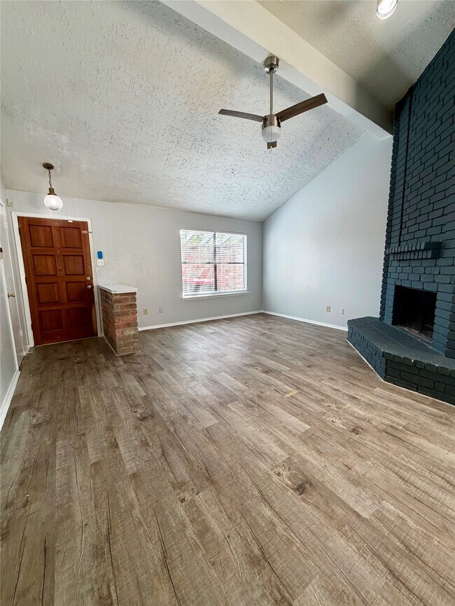 Building Photo - 7111 Golden Dale Ct