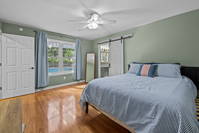 Building Photo - Killearn POOL Home