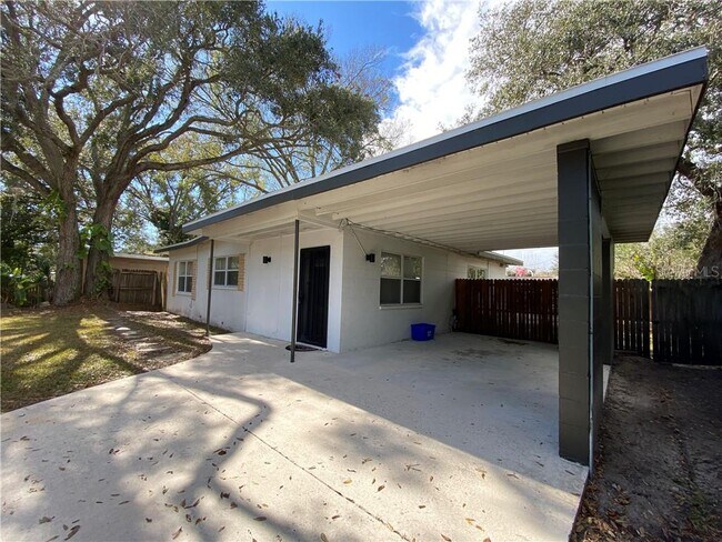 Building Photo - 460 Card Ave