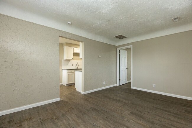 Building Photo - 564 Marquette Dr