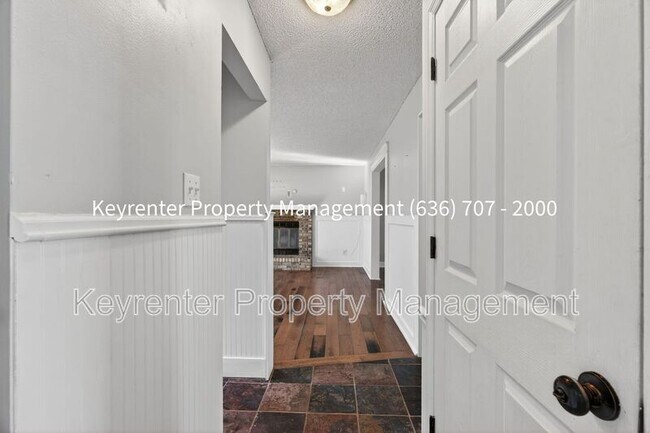 Building Photo - 971 Whispering Ridge Ln