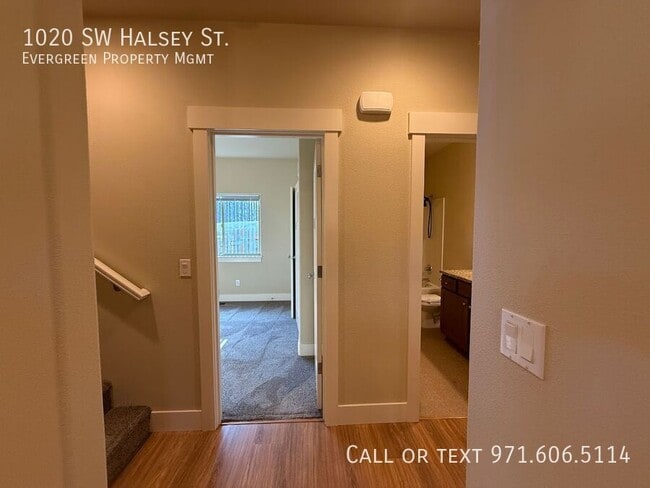 Building Photo - 1020 SW Halsey St