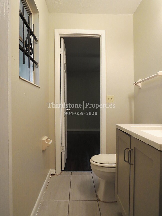 Building Photo - 2761 Floradale Dr S
