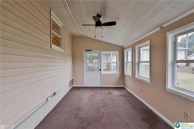 Building Photo - 1557 Greenview Dr