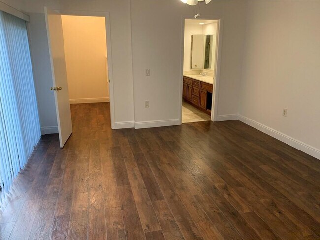 Building Photo - 2942 SW 22nd Cir