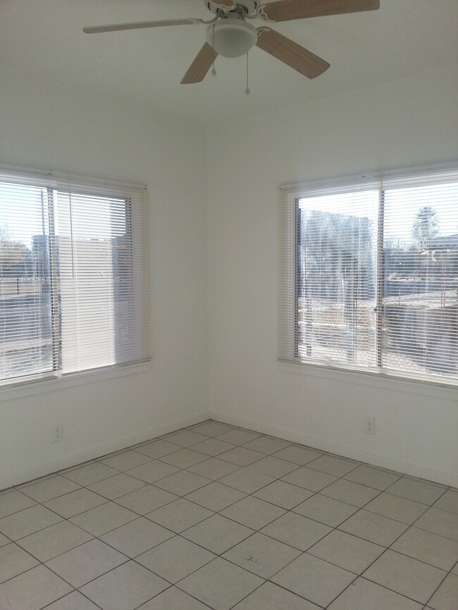 Building Photo - 1622 W Polk St