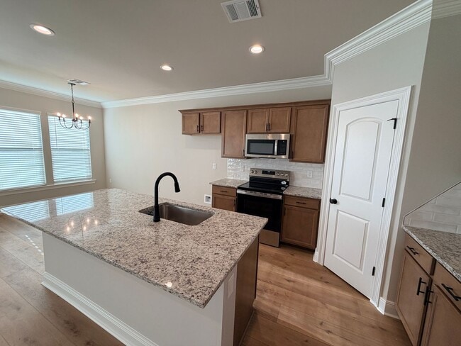 Building Photo - 820 Venecia Dr