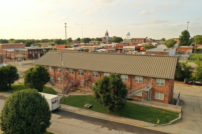 Primary Photo - 109 Commercial St