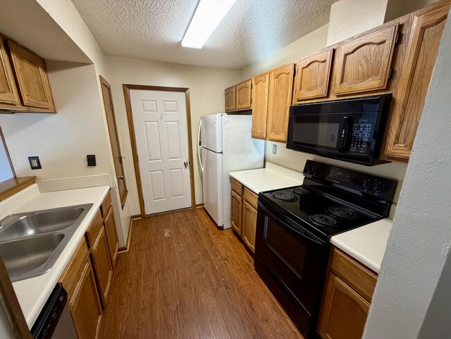 Building Photo - 3102 Aspen Ct