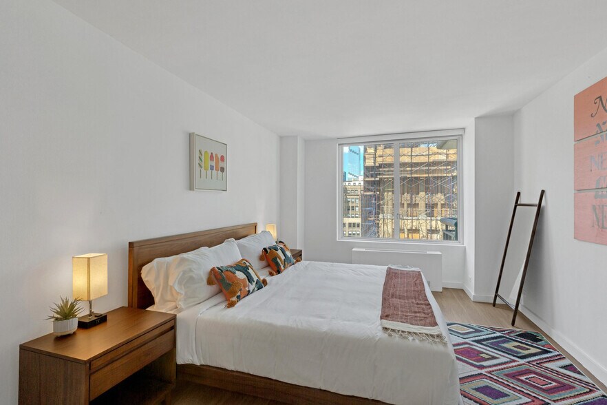 Building Photo - 64B W 37th St