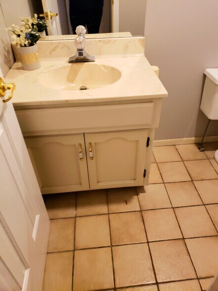 Building Photo - 6 NE 62nd Pl