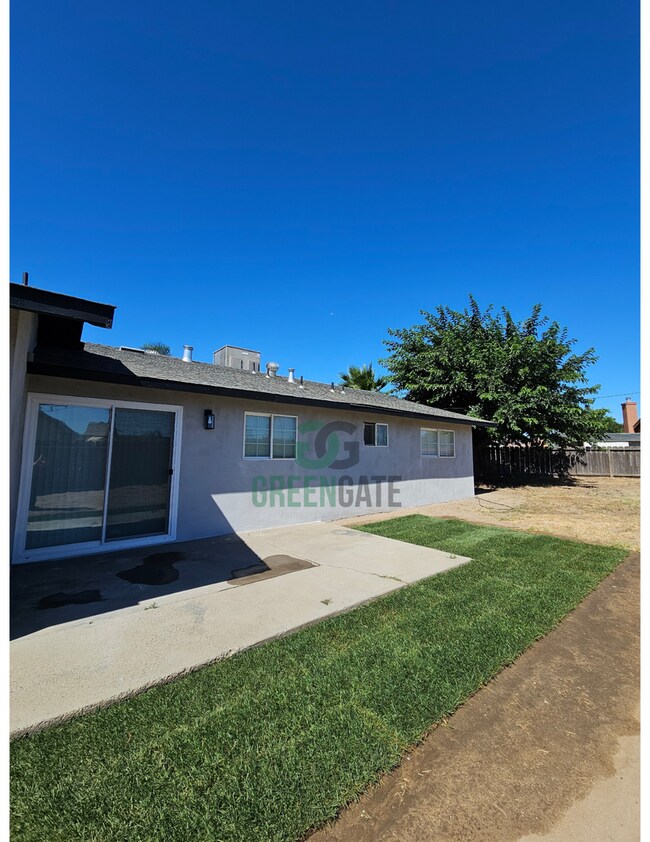 Building Photo - 901 Valente Way