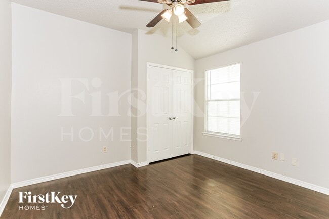 Building Photo - 5309 Tennis Villa Dr