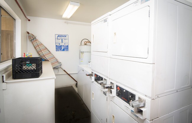 Laundry - 3832 Palos Verdes St