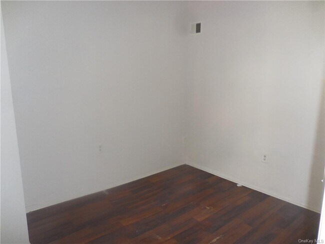 Building Photo - 130 Johnston St