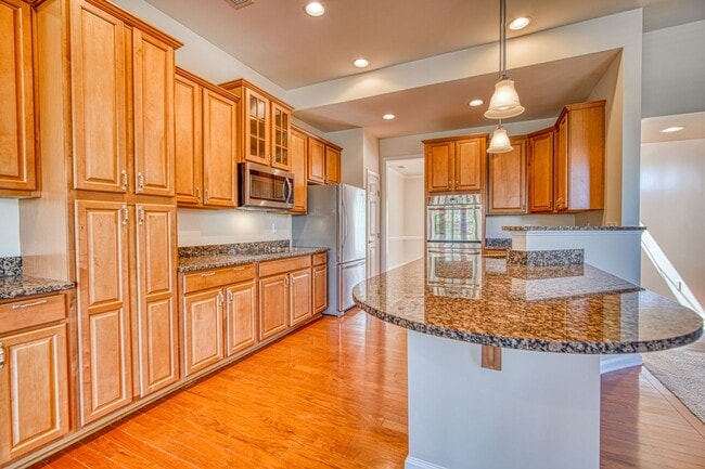 Building Photo - Incredible Home In Gated Community/Simpsonville