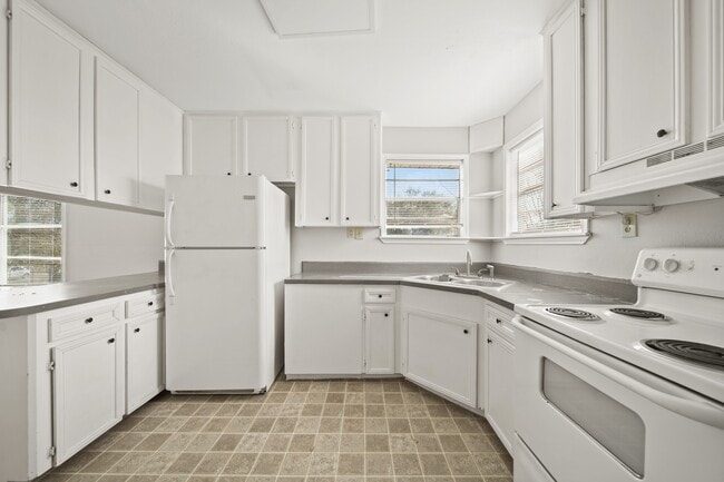 Building Photo - 7357-7352 Brace St