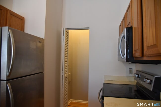Building Photo - 32 Haviland St