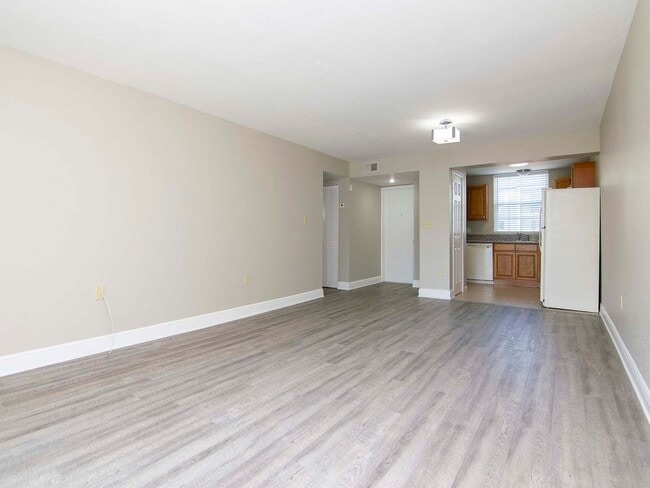 Building Photo - Ground Floor - Corner/End Unit - Upgraded ...