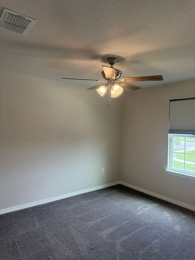 Building Photo - Beautiful/Like New Home in Winter Haven