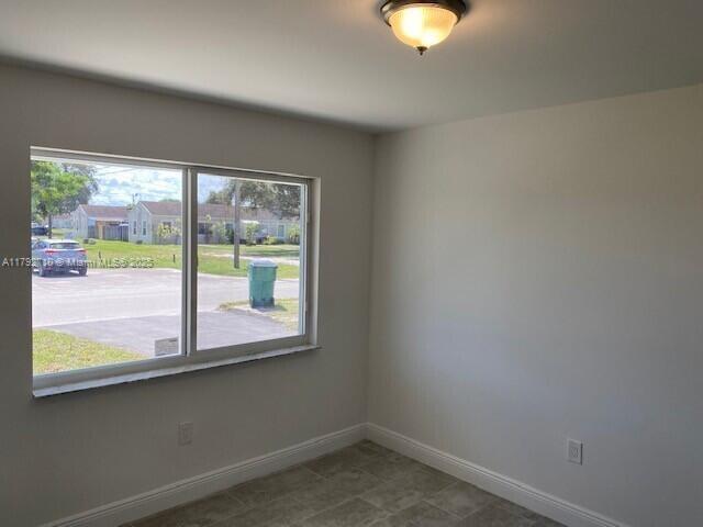 Building Photo - 275 Sabur Ln