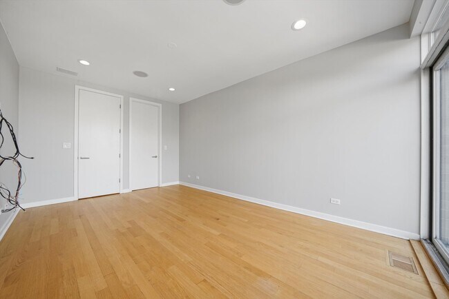 Building Photo - 1541 N Bosworth Ave