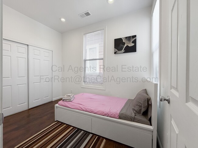 Building Photo - 1532 32nd St