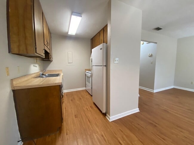 Building Photo - 2081 Sandcastle Dr