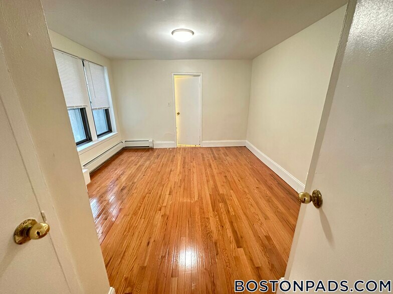 Building Photo - 1758 Commonwealth Ave