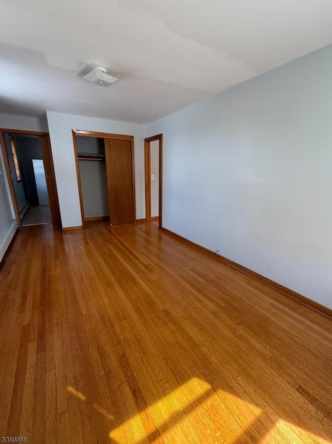 Building Photo - 728 3rd Ave