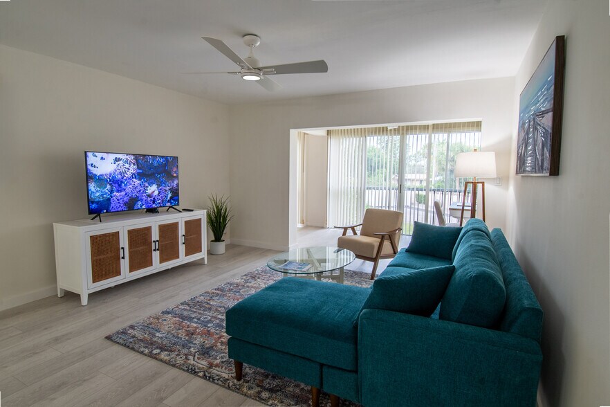 Building Photo - 5 High Point Cir W