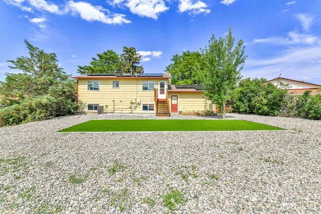 Building Photo - $2,995 - 4 Bed, 2 Bath Home in Aurora with...