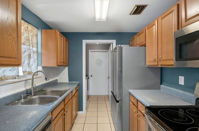 Building Photo - 9376 Manati St