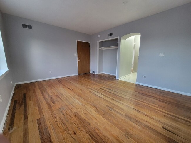 Building Photo - 1 bed apartment