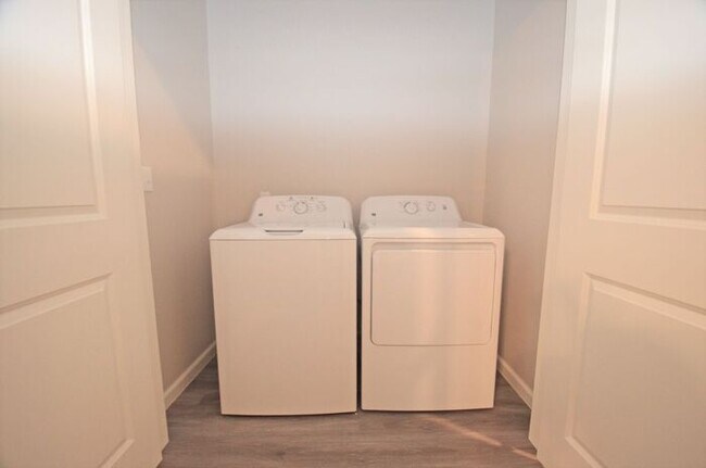 Building Photo - 3 Bed 2 Bath 2 Car Duplex in Chisholm Creek NW OKC