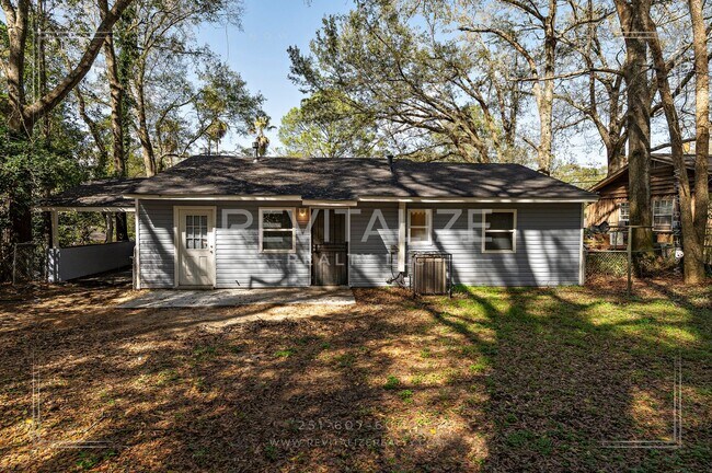 Building Photo - 3 BR 2 BA Home with Fenced Yard & Carport