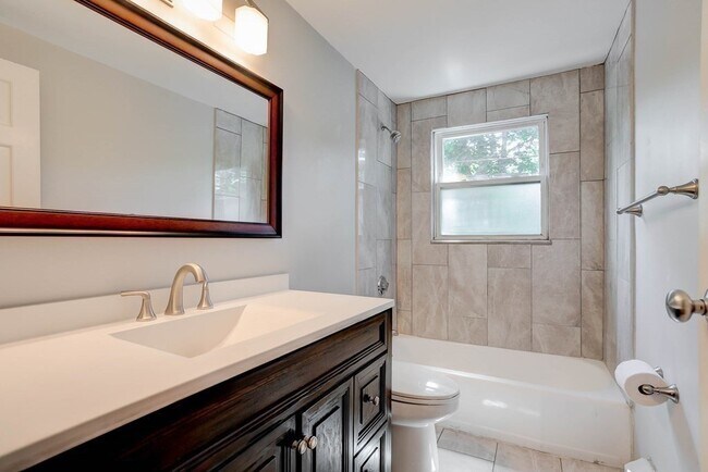 Building Photo - 112 Decatur St